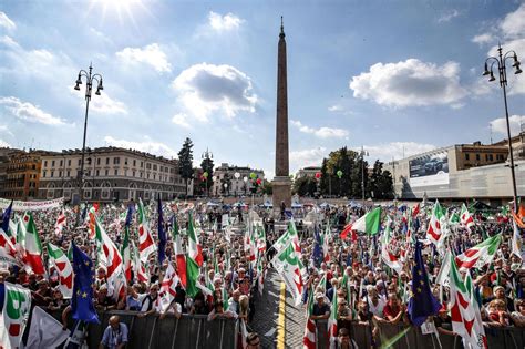 manifestazione piazza del popolo roma